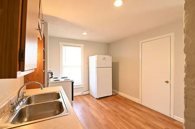 2 bed, 800 sqft, $950 — Photo 3
