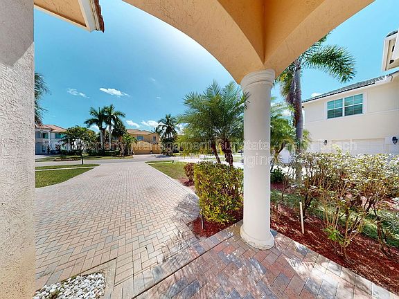 3rd image of 155 Bella Vista Way