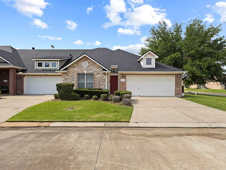 405 Harbor Oaks Dr — Photo 2