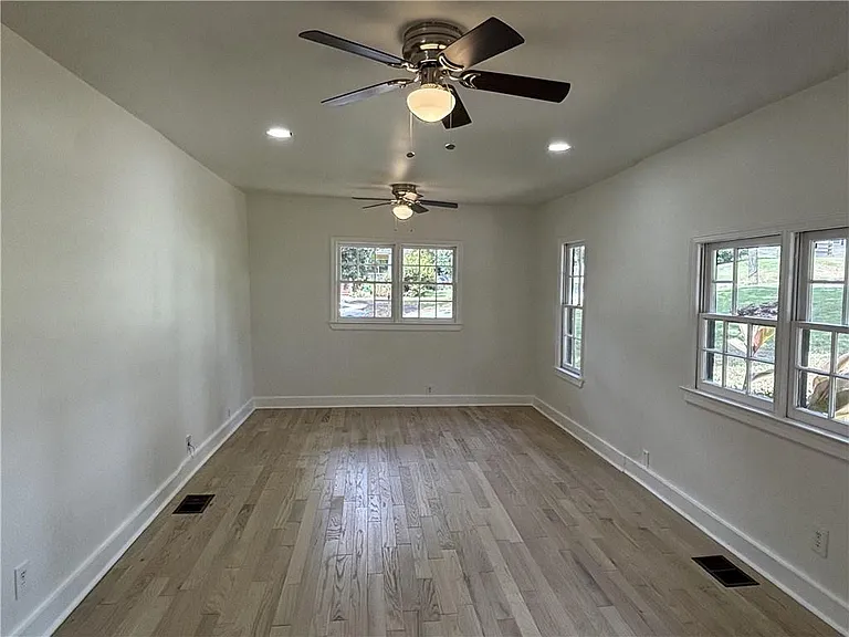 2469 Glynn Dr SE — Photo 17