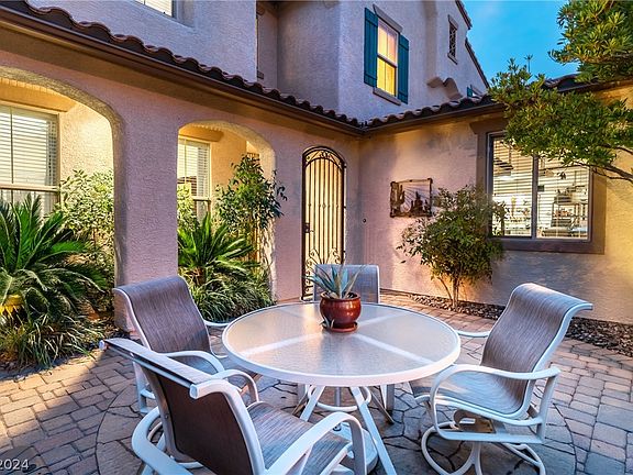 2nd image of 1841 Luna Vista Pl