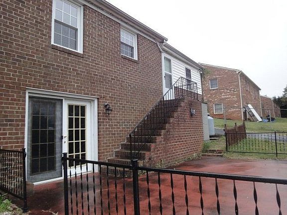 3rd image of 105 Maple Hills Dr