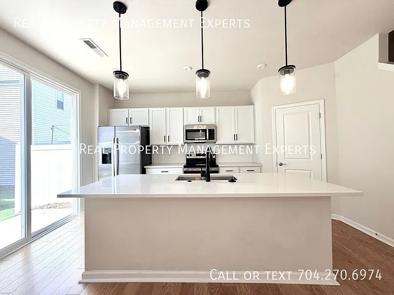 6016 Caprera Way — Photo 2