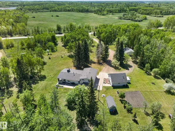 22048 Township Rd #522, Strathcona County, AB T8E 1G2