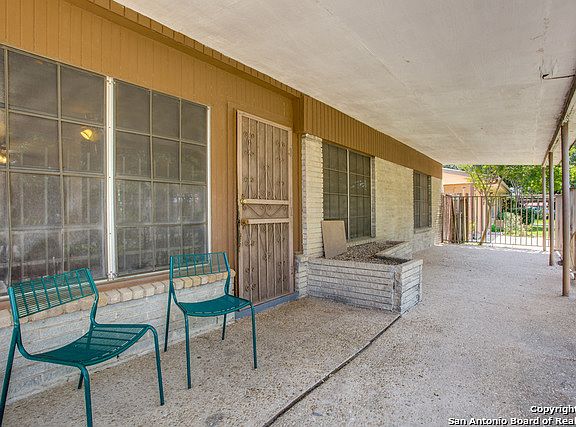 3rd image of 1935 Rayburn Dr