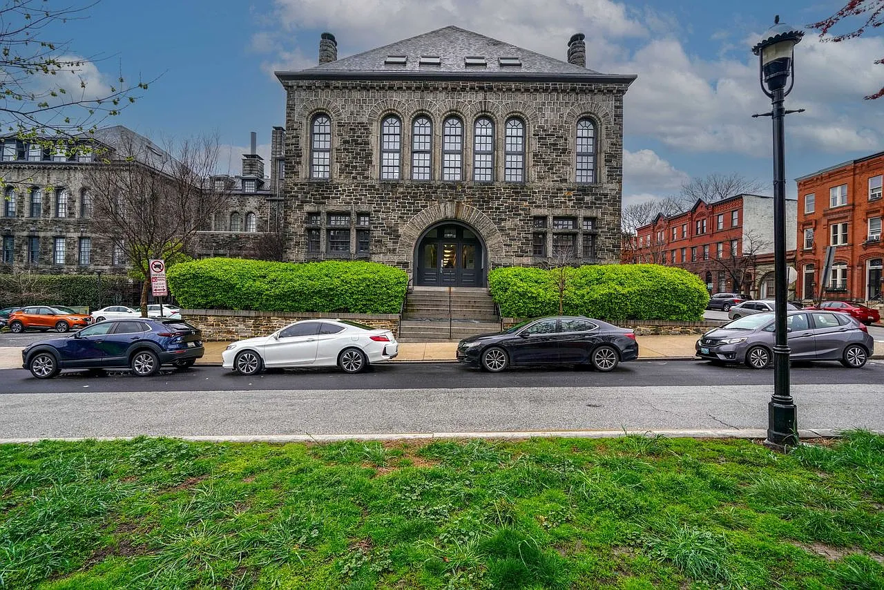 1 bed, 572 sqft, $1,900 — Photo 1