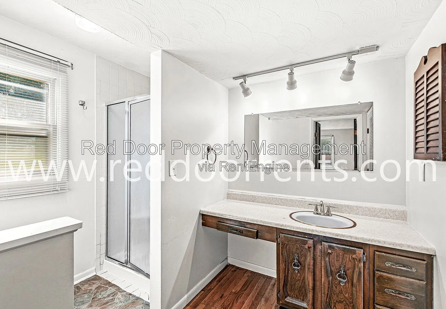 3 bed, 2.0 bath, 1609 sqft, $2,095 — Photo 4
