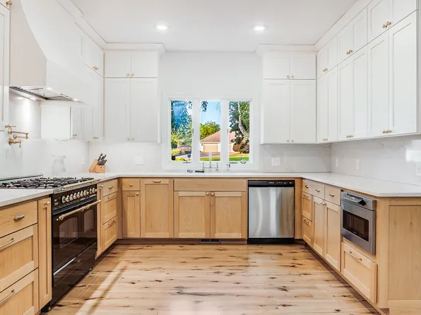1801 El Contento Cir, Bentonville, AR 72712