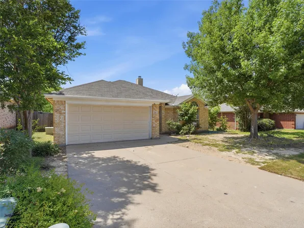 104 Adams Dr, Crowley, TX 76036