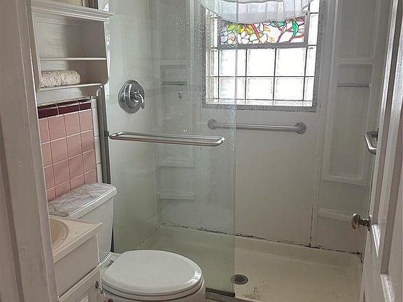 5th image of 815 Fontaine Pl