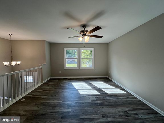 3rd image of 705 Sherwood Ln