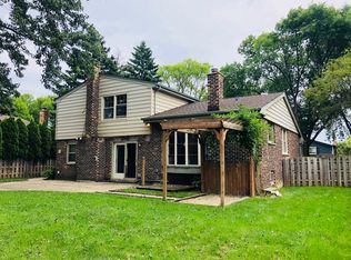 2642 N Forrest Ln, Arlington Heights, IL 60004