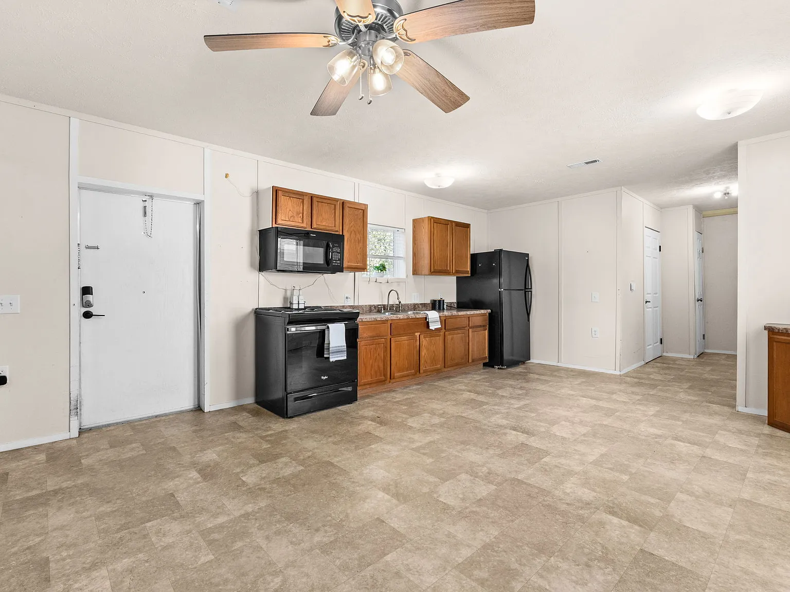 2 bed, 896 sqft, $1,100 — Photo 2