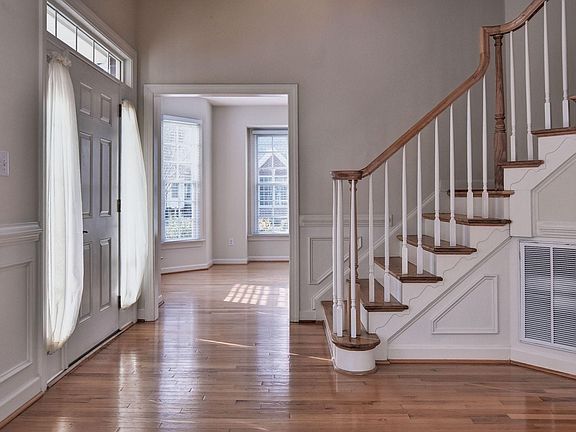 5th image of 109 Chanticleer Ct
