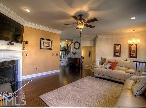 5th image of 2420 Hadlow Ln SE