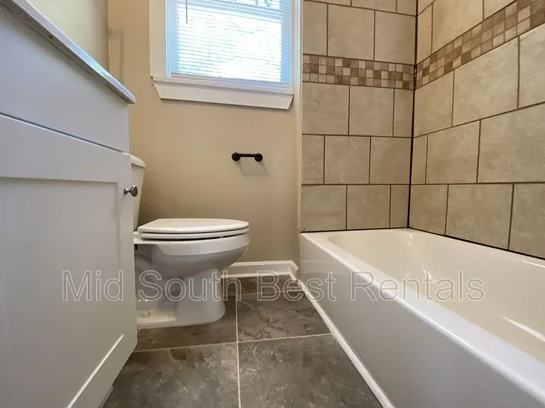 1607 W 22nd St — Photo 5