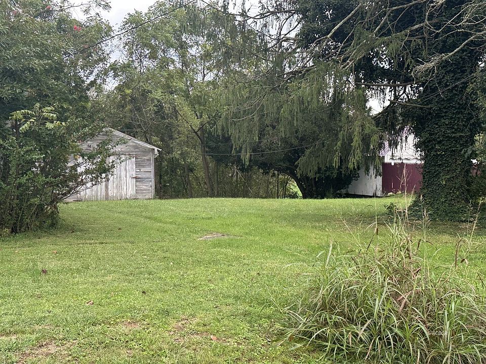 2nd image of 520 Broadway St
