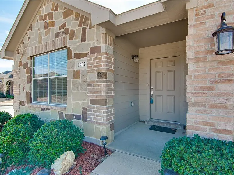 1432 Ocotillo Ln — Photo 3