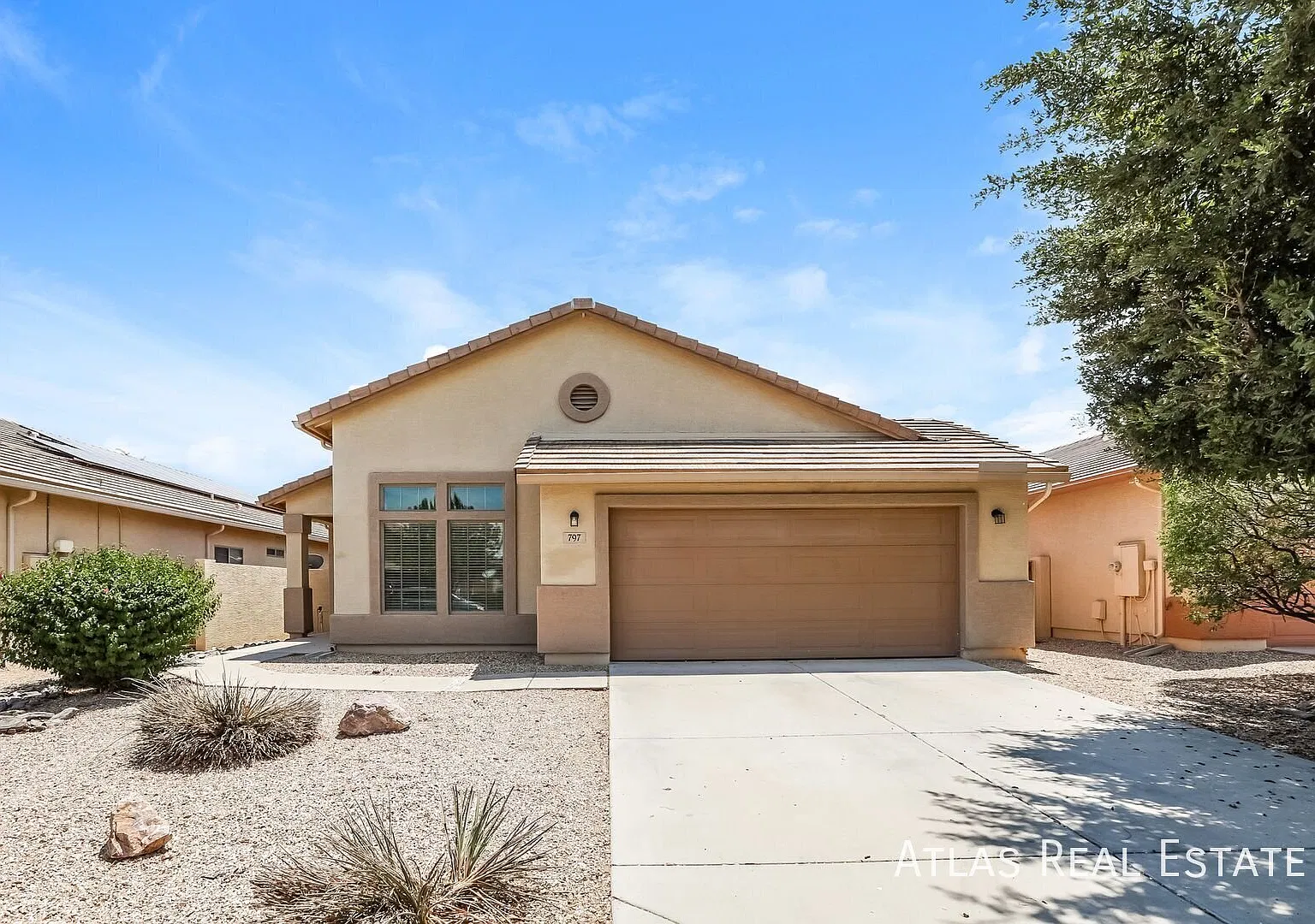 Gorgeous single story 4 bedroom 2 bath home in desirable Skyline Ranch — Photo 1