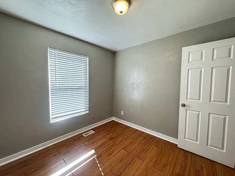 2038 NW 25th St #9 — Photo 19