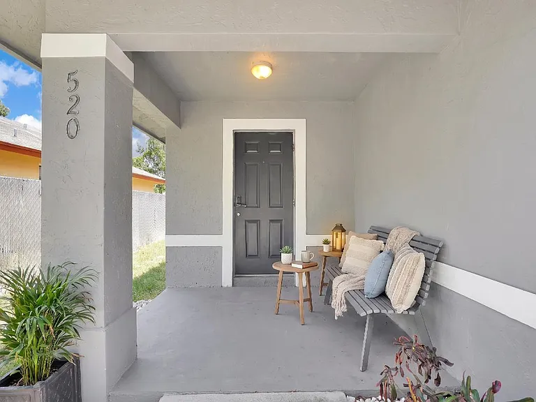 520 N Southridge Rd — Photo 2