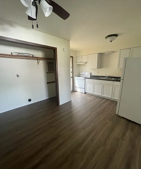 110 N Holmen Dr #10 — Photo 4