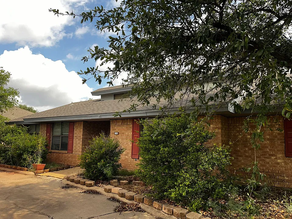 3834 Lake Ridge Dr