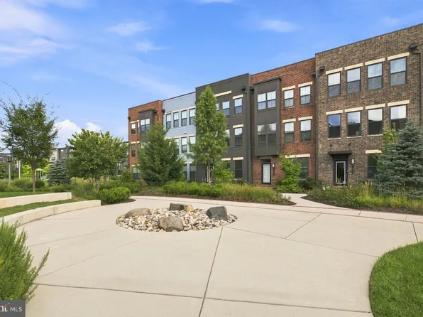 13041 Hattontown Sq, Herndon, VA 20171