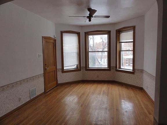 3rd image of 4221 W Melrose St #2