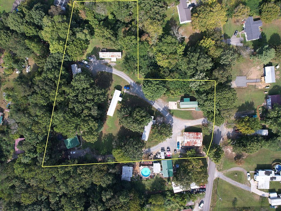 1st image of 1014/1016 Ellis Dr SE