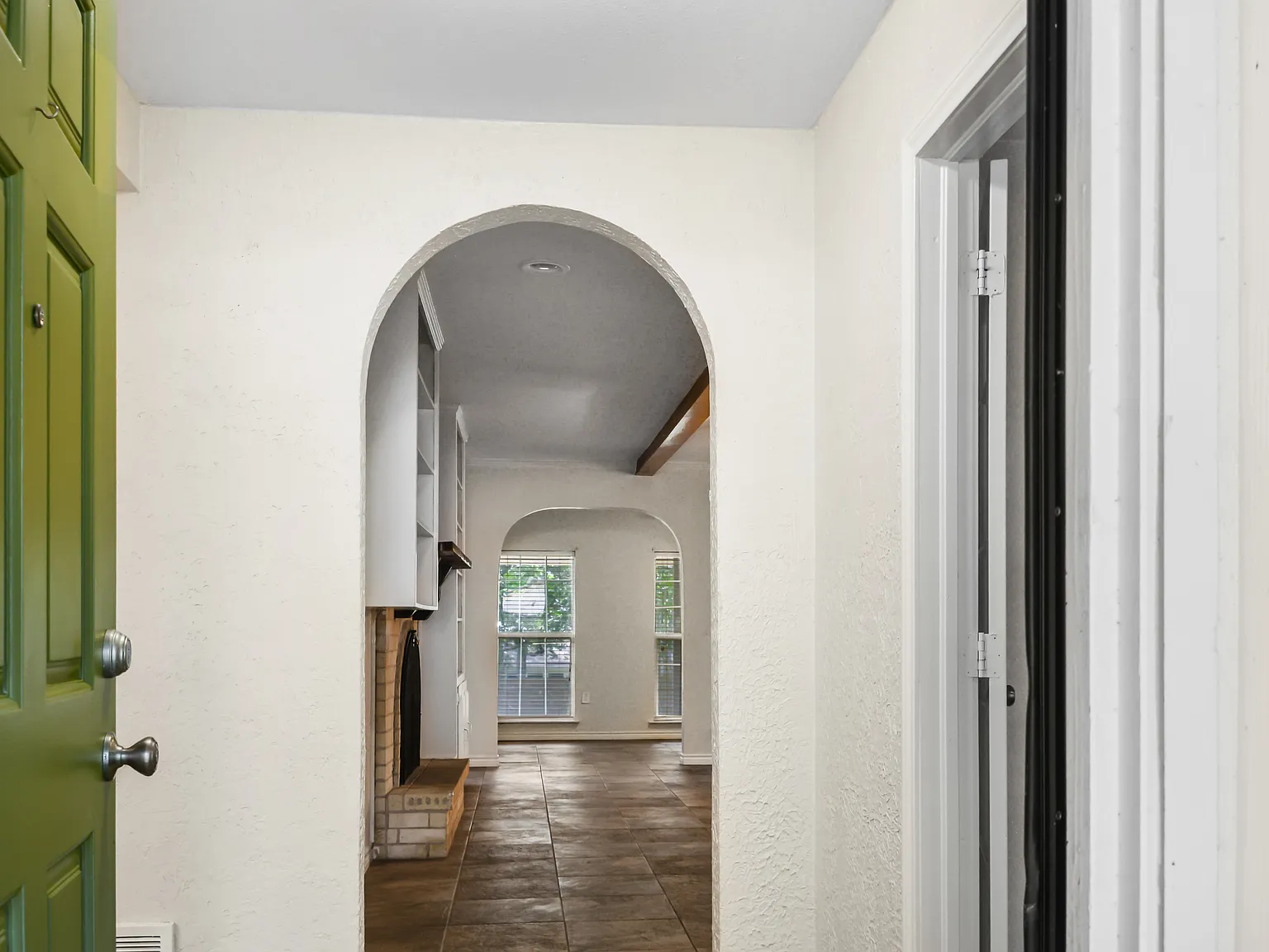 4 bed, 2488 sqft, $3,100 — Photo 4