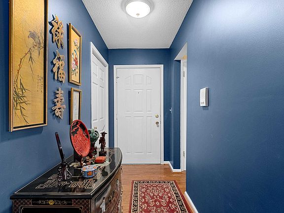 2nd image of 5200 N Knoxville Ave APT 104S
