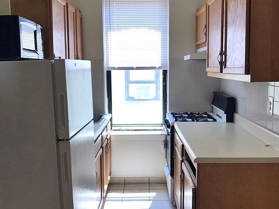 4th image of 2564 35th St APT 2D
