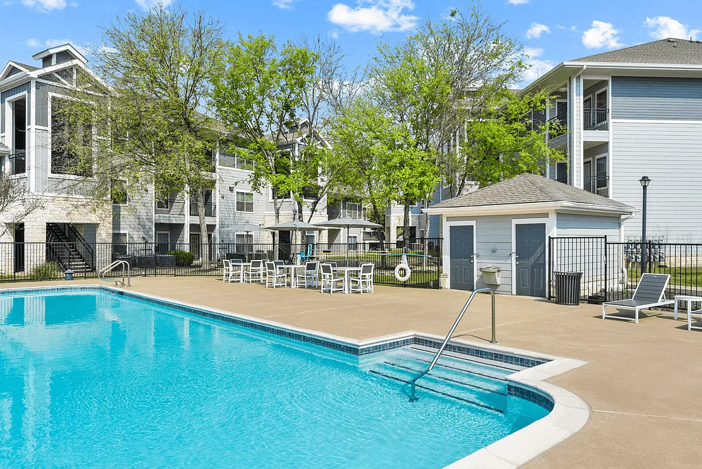 Park Place at Loyola Apartments — Photo 2