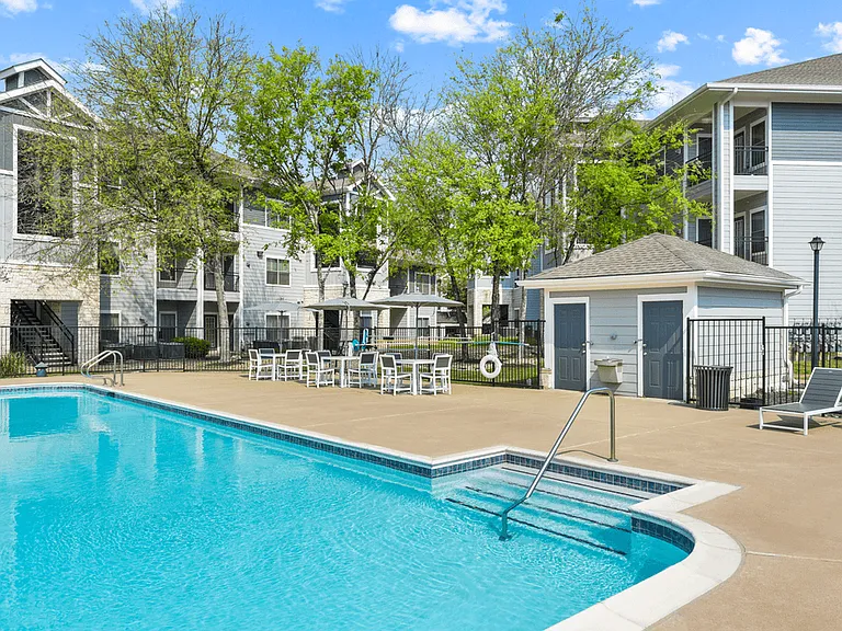 Park Place at Loyola Apartments — Photo 2