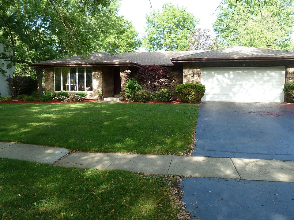 1st image of 821 Oakwood Dr
