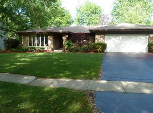 821 Oakwood Dr, Frankfort, IL 60423