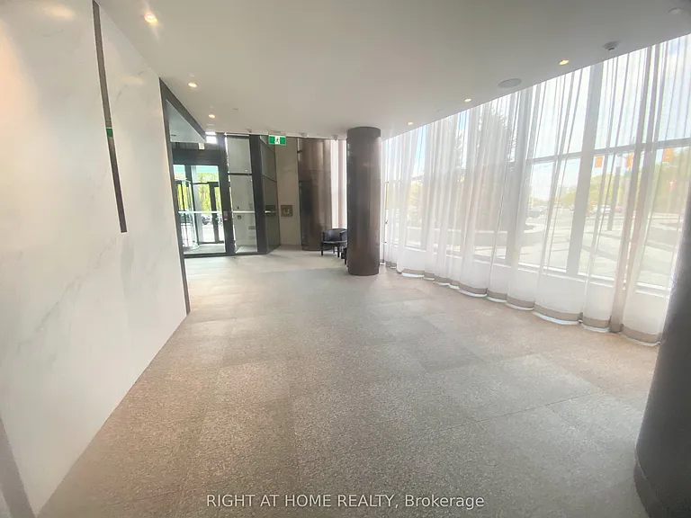 585 Bloor St E #2416 — Photo 3