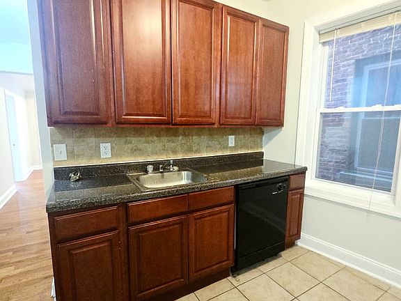 3rd image of 160-162 Bergen Ave #1B