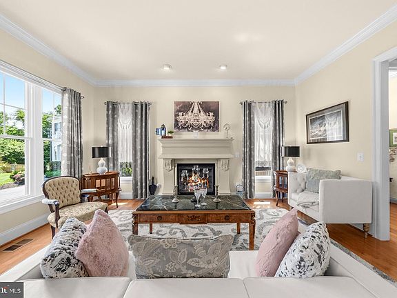 4th image of 6189 Adeline Ct