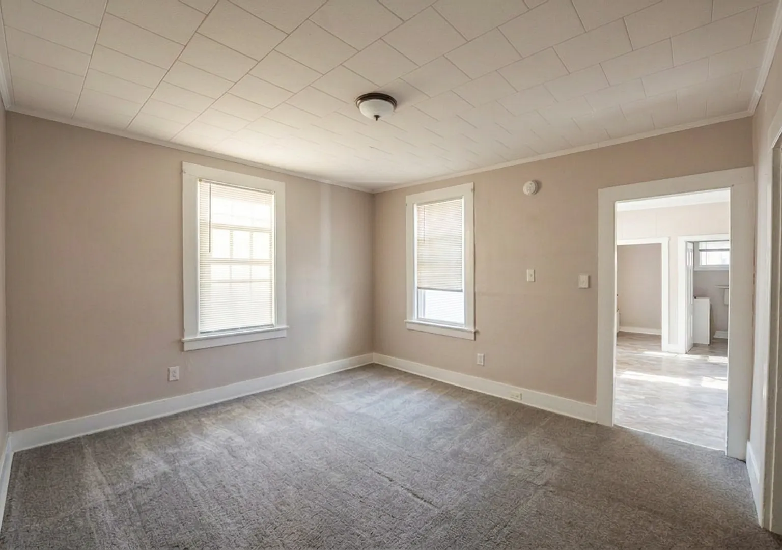 Downtown Saco 1 Bed/1Bath with Bonus Den! — Photo 4