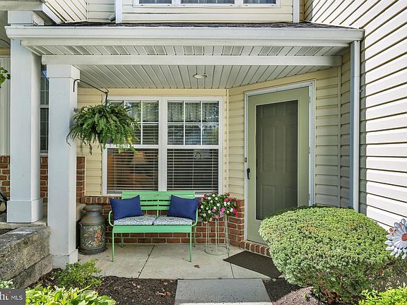 2nd image of 109 Hickory Ln