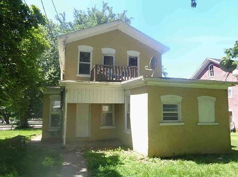 2nd image of 724 W 5th St