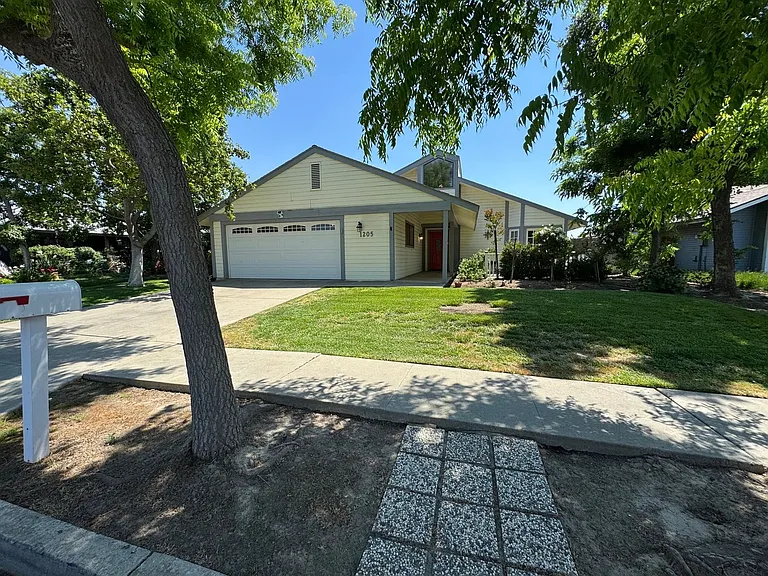 1205 Dominic Way — Photo 2