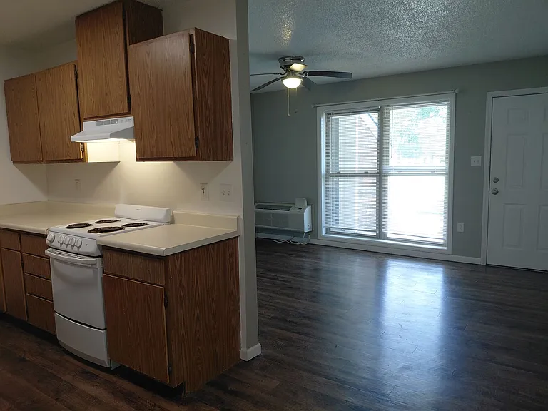 311 S Grand Ave — Photo 5