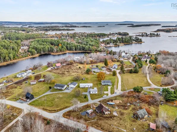 7 Hiltz Hill Rd, Lunenburg, NS B0J 2E0