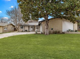 918 Meadow View Dr, Richardson, TX 75080