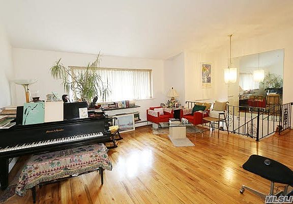 3rd image of 1071 Denton Ave