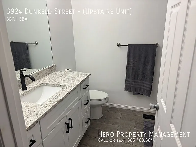 3924 W Dunkeld St #UPSTAIRS — Photo 20