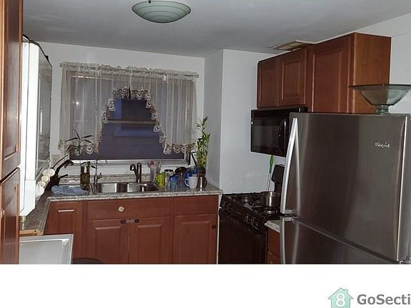 4th image of 788 N Oak Dr #2